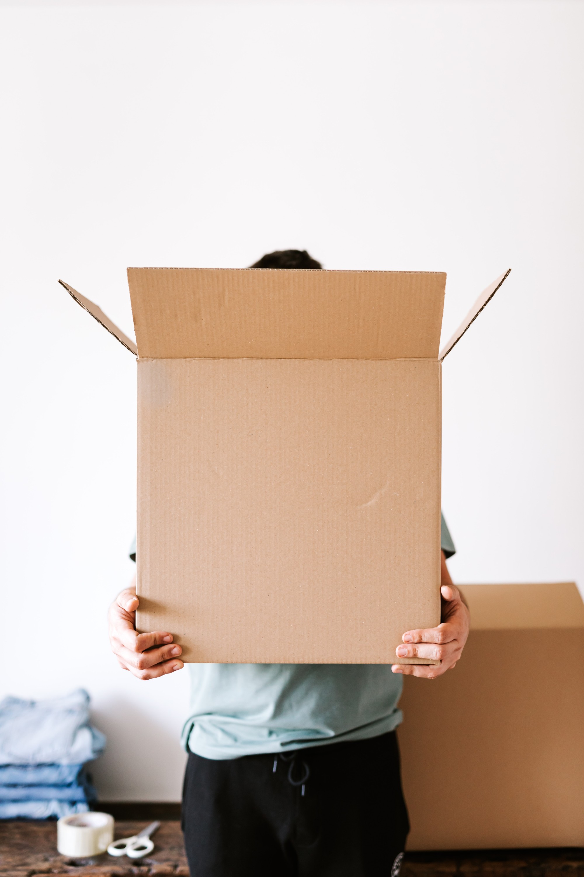 Beyond Borders: The Function of Foreign Couriers in International Trade