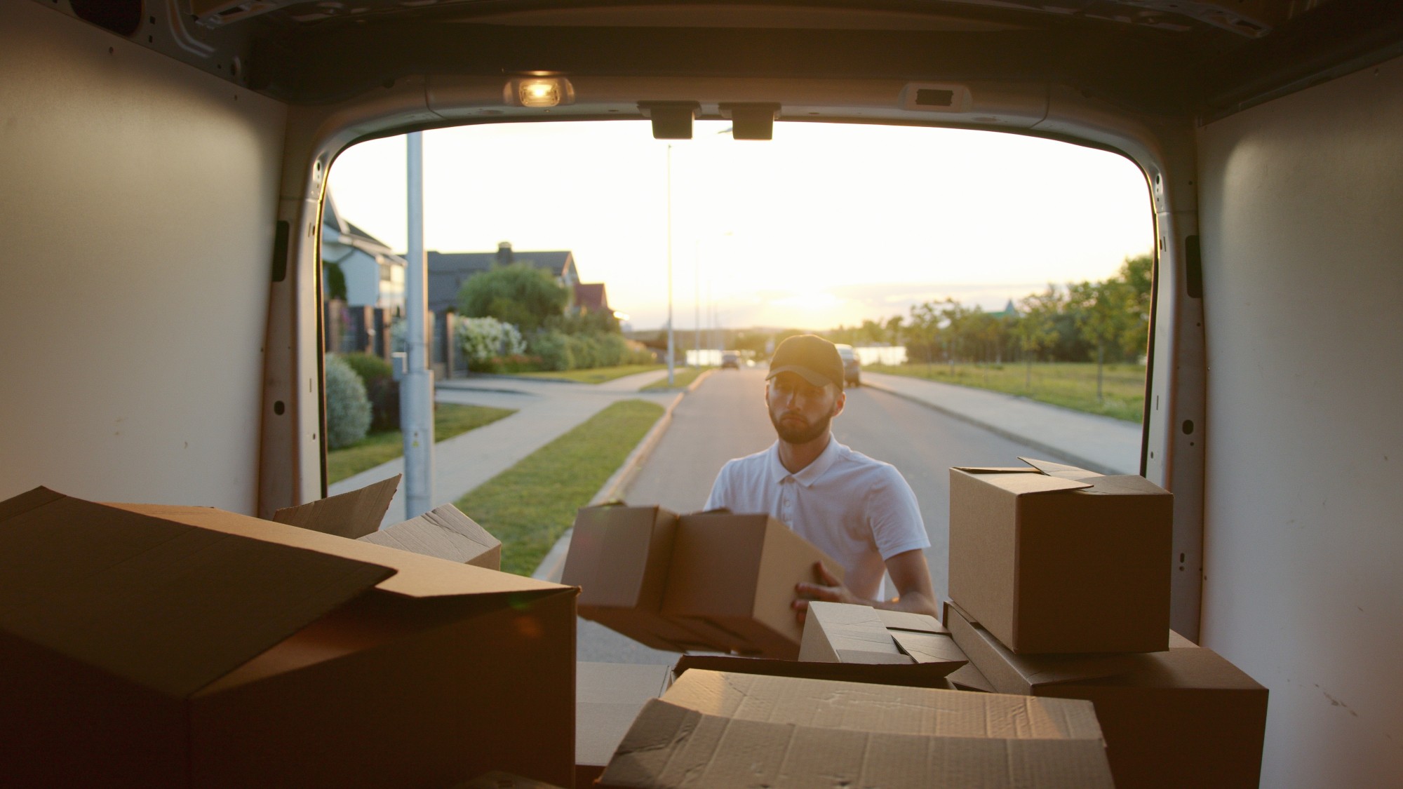 Which is the Best International Courier Service with Cheap Rates in India?