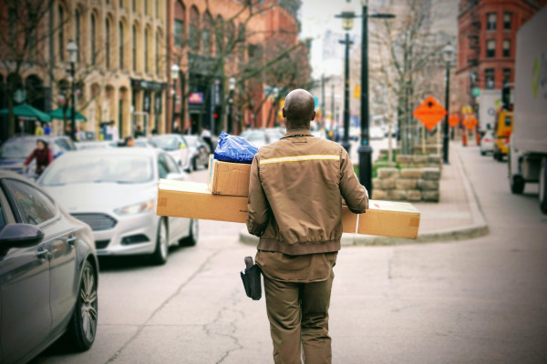 <strong>How much does it cost to send a courier from India to America?</strong>